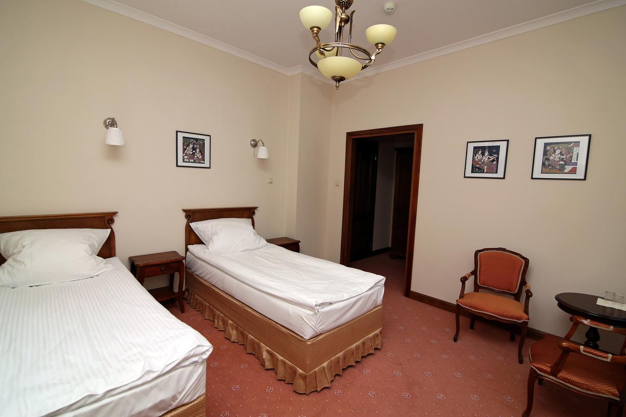 Dwor Bieland Bed & Breakfast Elblag Exterior photo