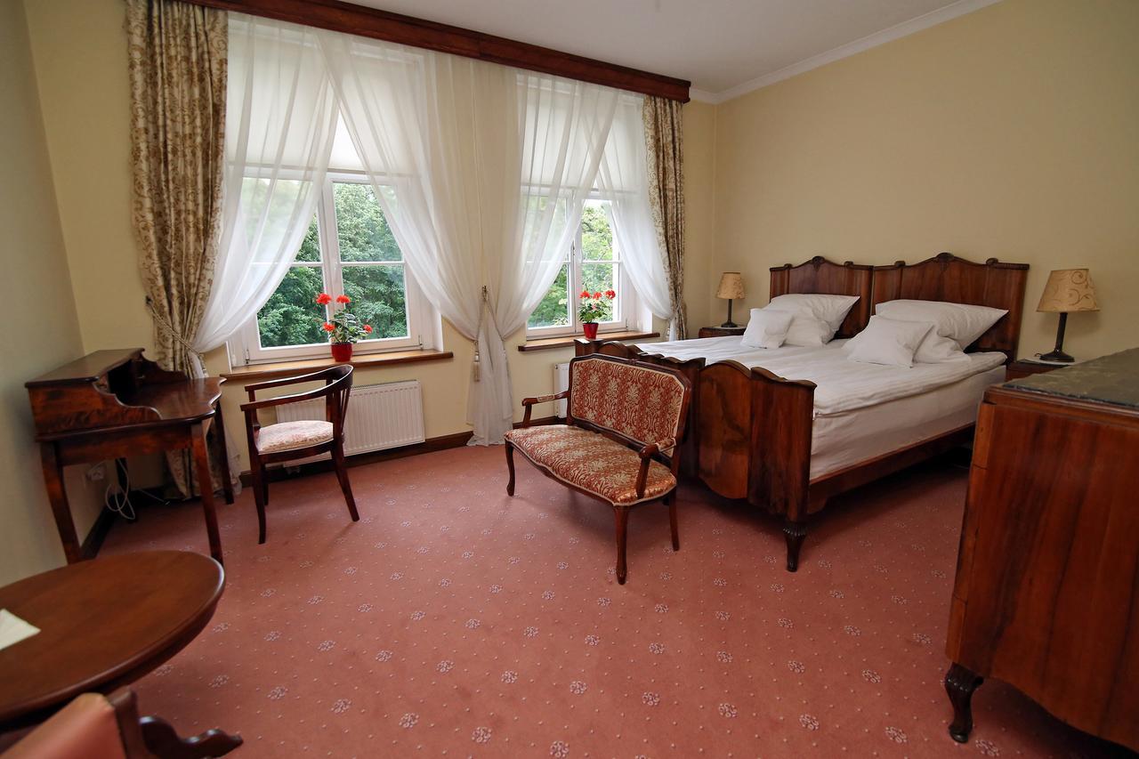 Dwor Bieland Bed & Breakfast Elblag Exterior photo