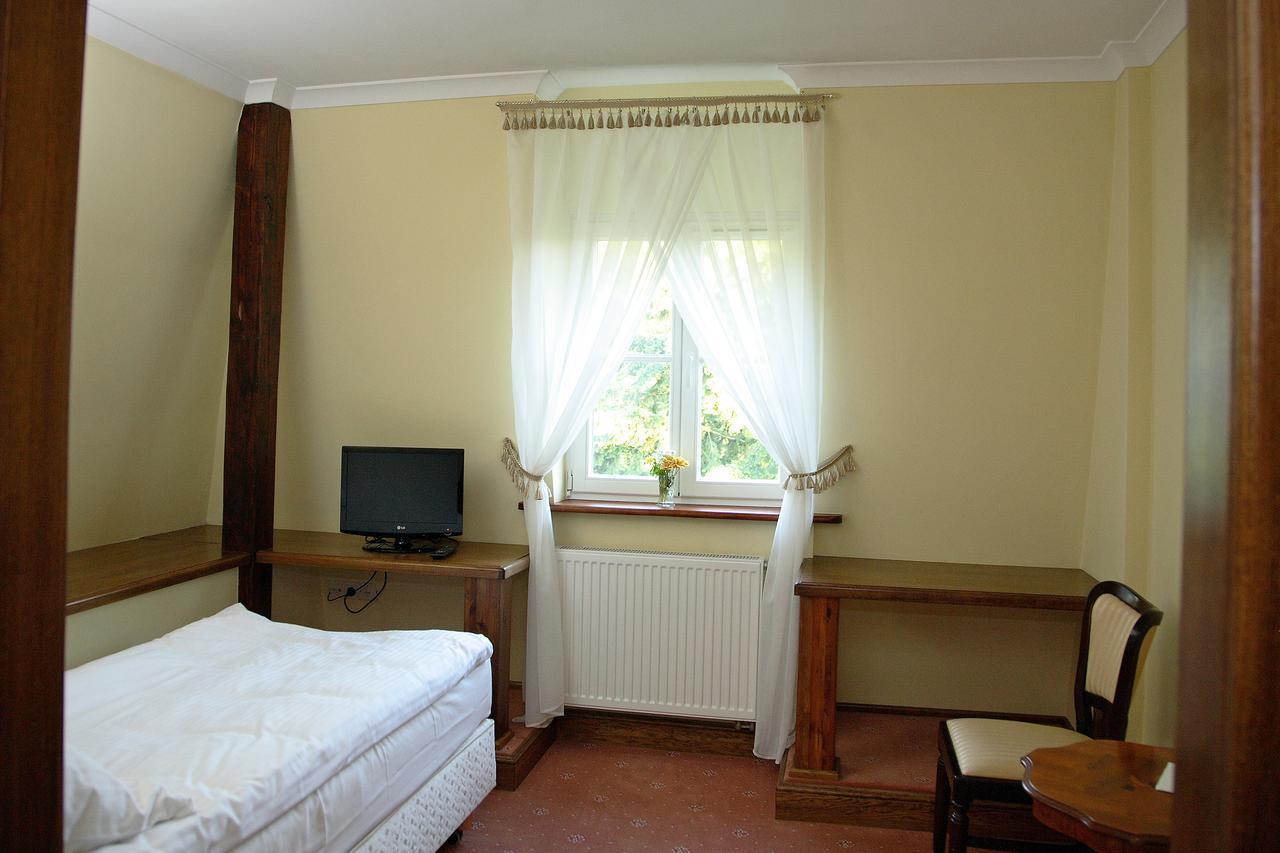 Dwor Bieland Bed & Breakfast Elblag Exterior photo