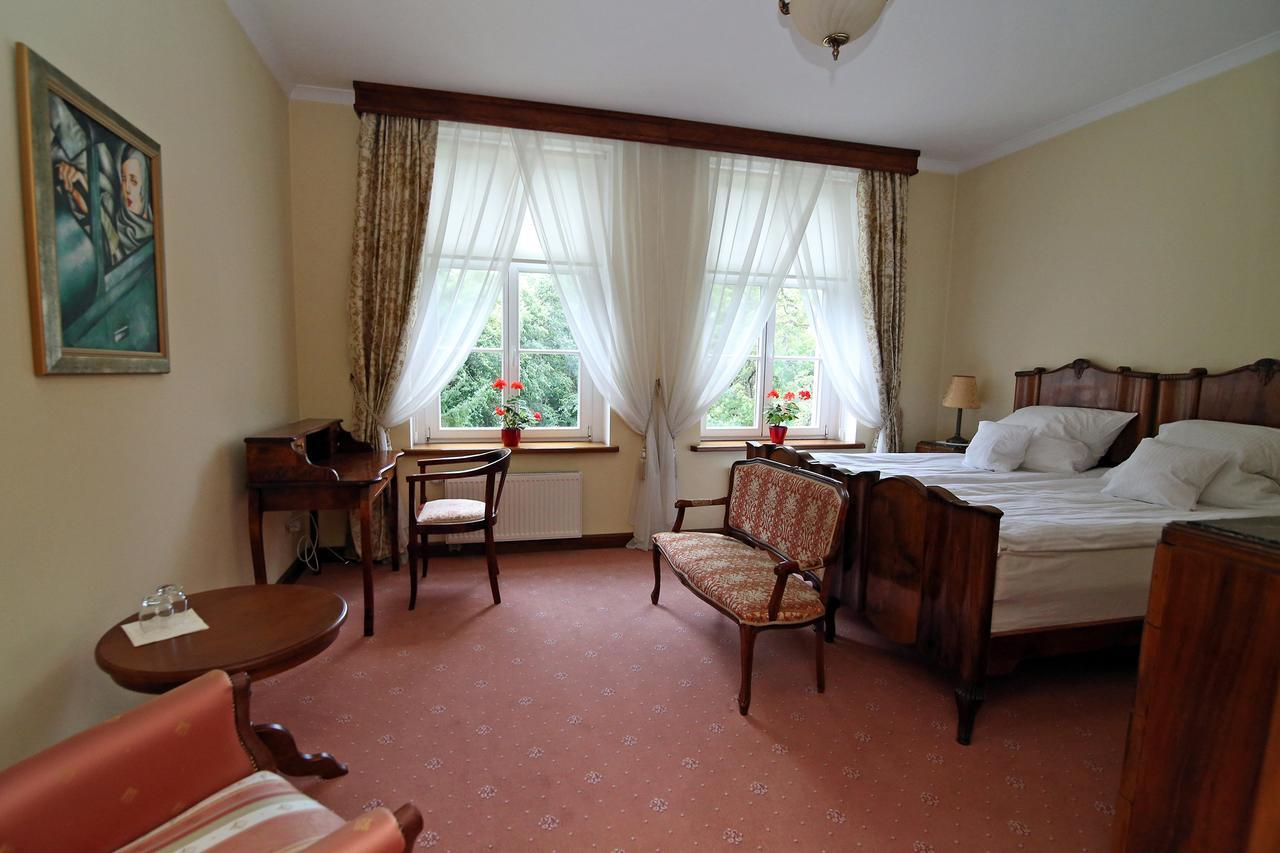 Dwor Bieland Bed & Breakfast Elblag Exterior photo