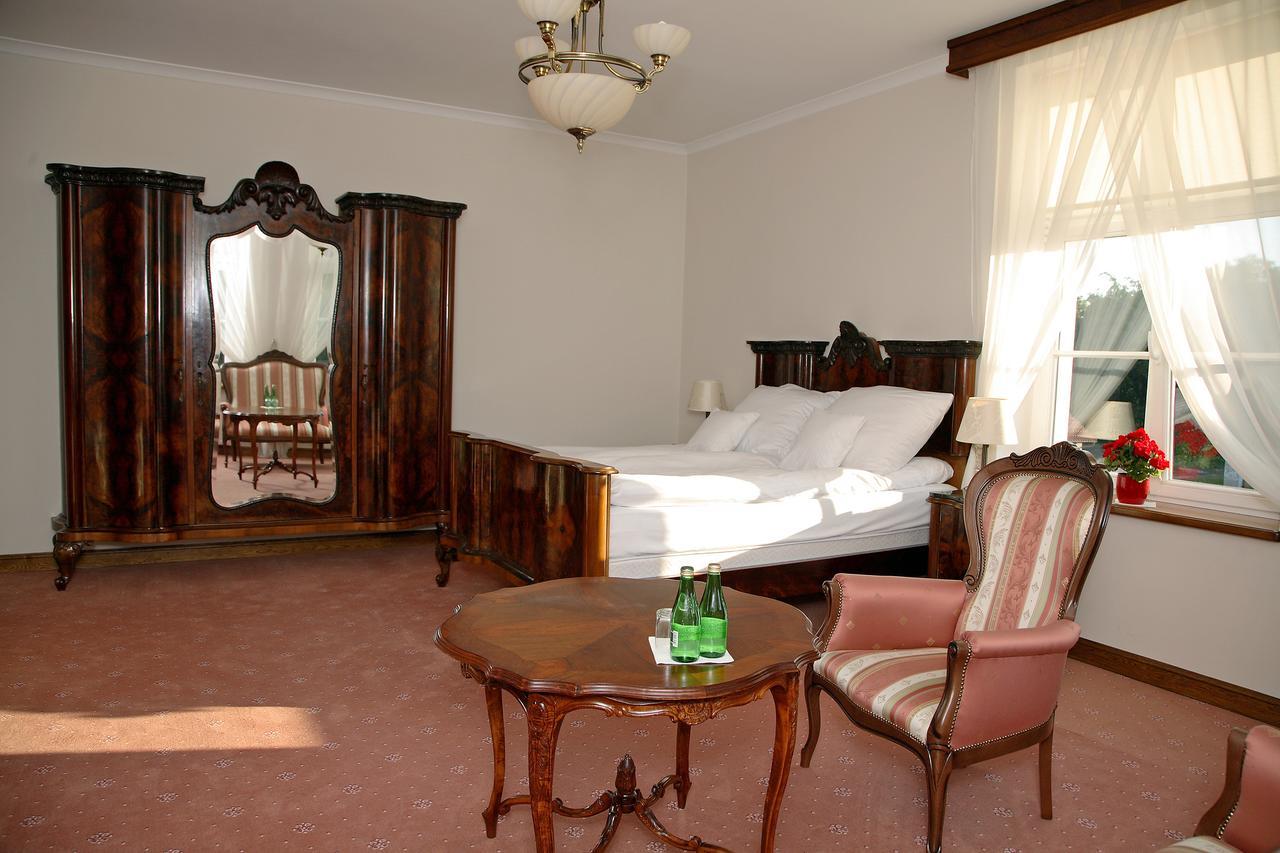 Dwor Bieland Bed & Breakfast Elblag Exterior photo