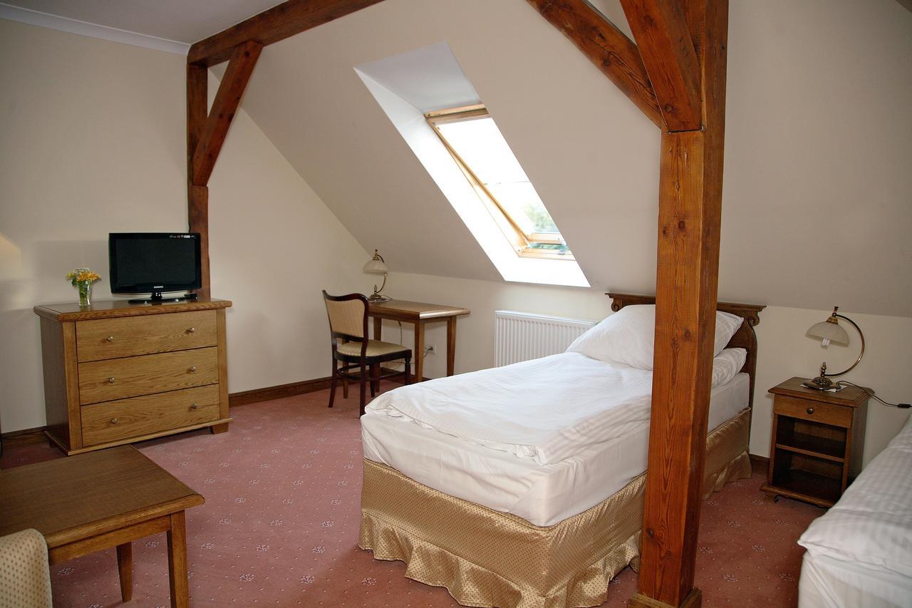Dwor Bieland Bed & Breakfast Elblag Exterior photo